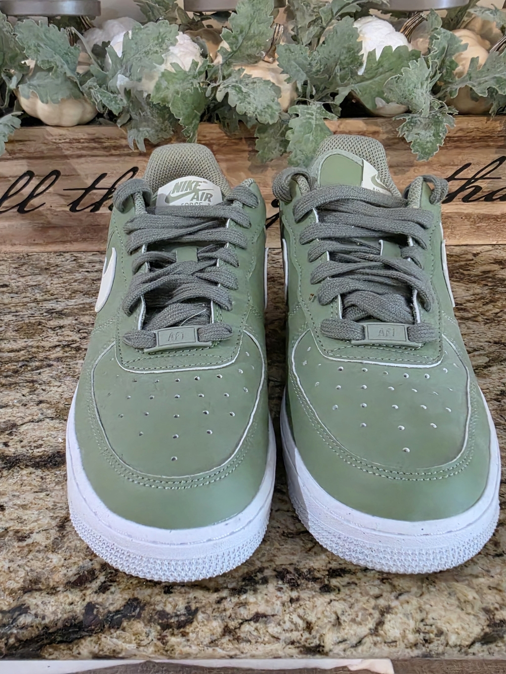 Nike Air Force One Women's - Picture 4 of 5